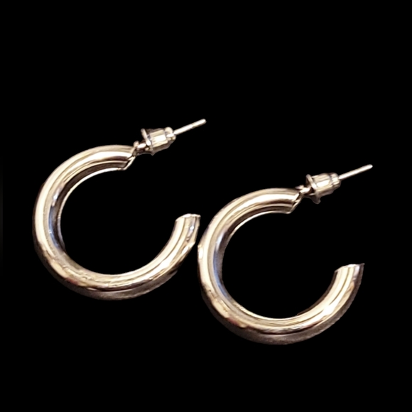 🛍️ SILVER HOOP EARRINGS - Picture 4 of 4